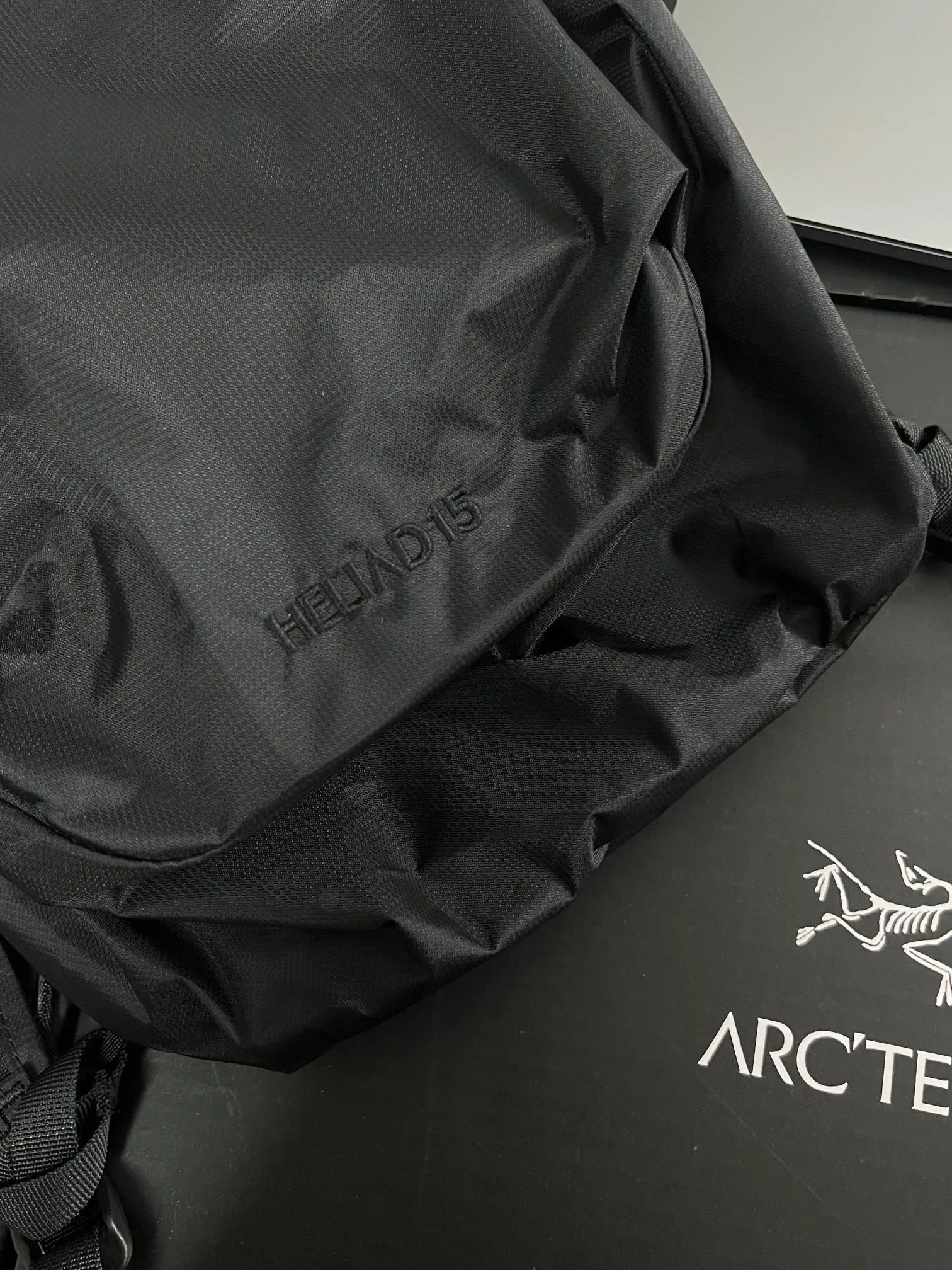 Arcteryx Heliad 10L ，“ ” 。 ！！ ！ ！ 。 ， ， ， 。 ， ！！ ，Black ！ New Arrival HELIAD 15 ， ！ ！ ， ！ ！ ， ， 、 look ， respect! ：180 ： PU 100D Cordura Mini Ripstop ：43*10*22cm ：10L ： ： ： ：Black